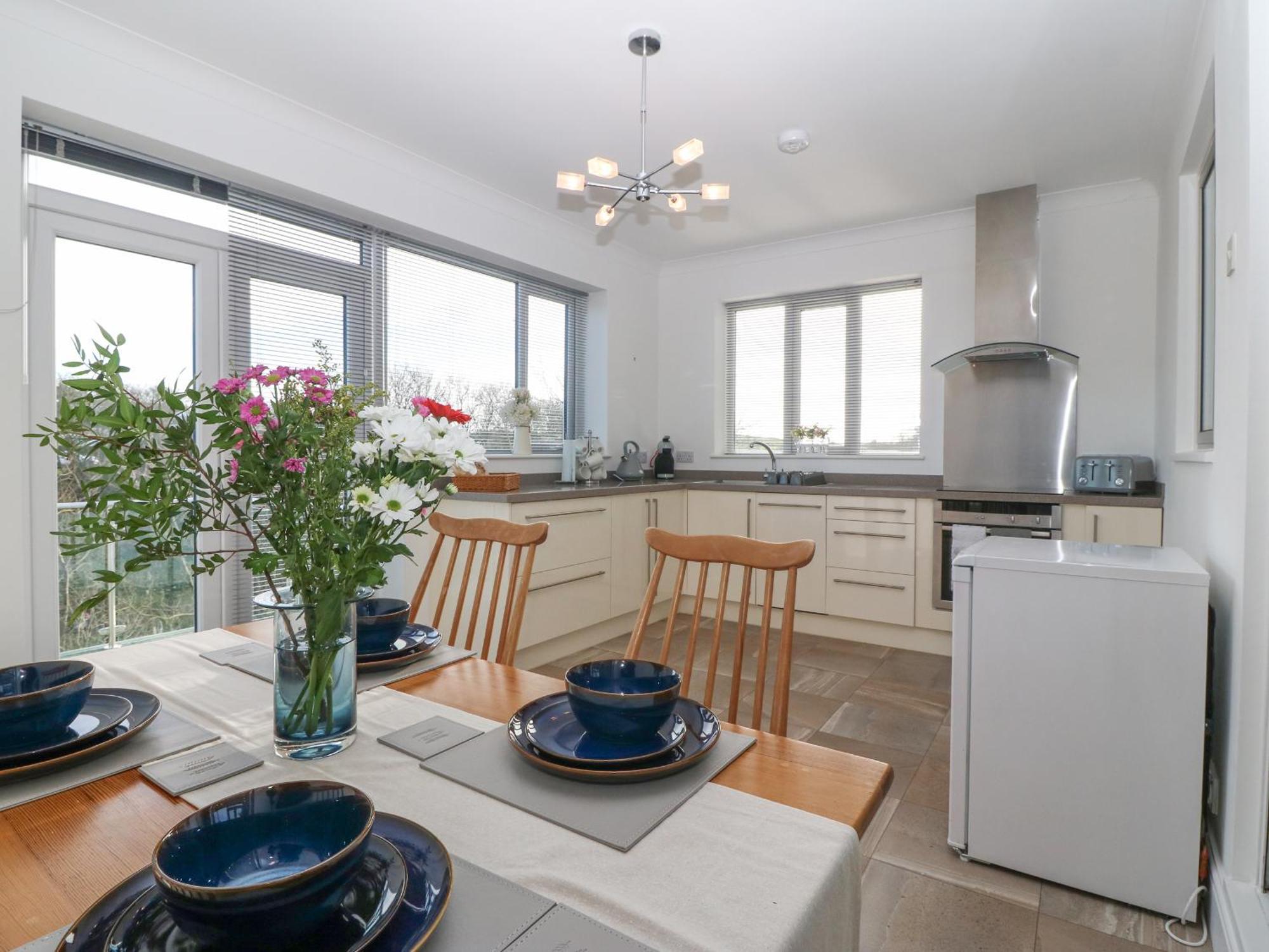 Riverview Apartment Cemaes Bay Exteriör bild